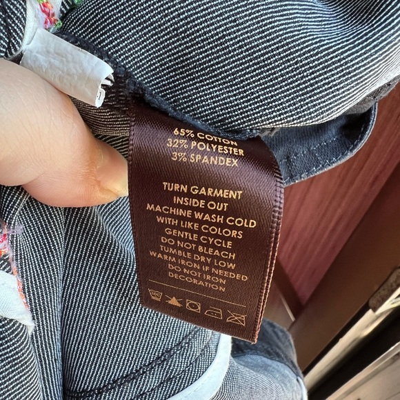 🌸Women’s Jean Jacket with bright neon embroidered flowers 🌸 - Picture 3 of 16